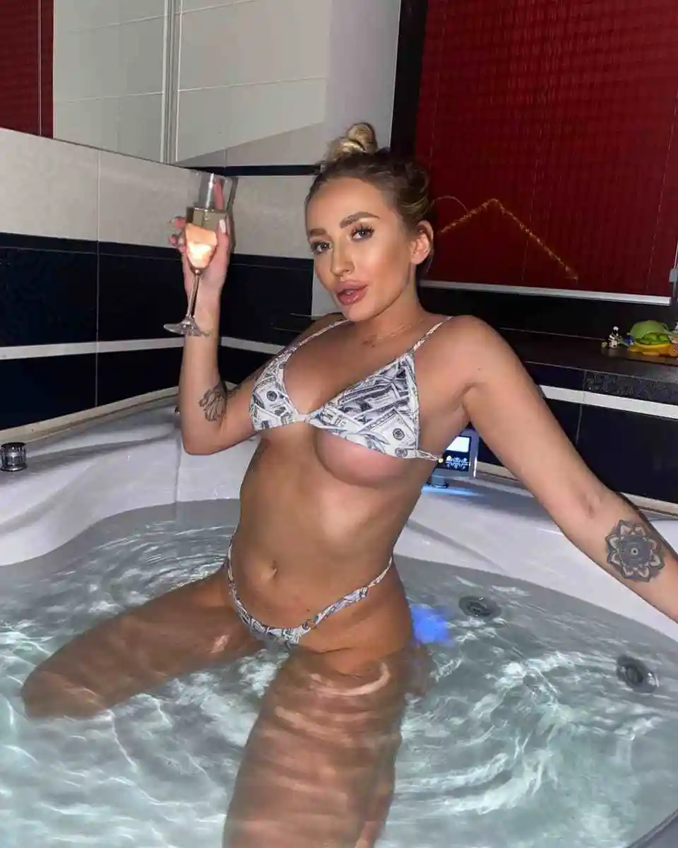 Abella escort in Munich